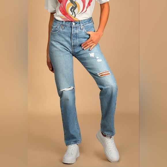 Levi's Women's 501 High Rise Straight Medium Wash Distressed Jeans Size 26x30 - Picture 1 of 8